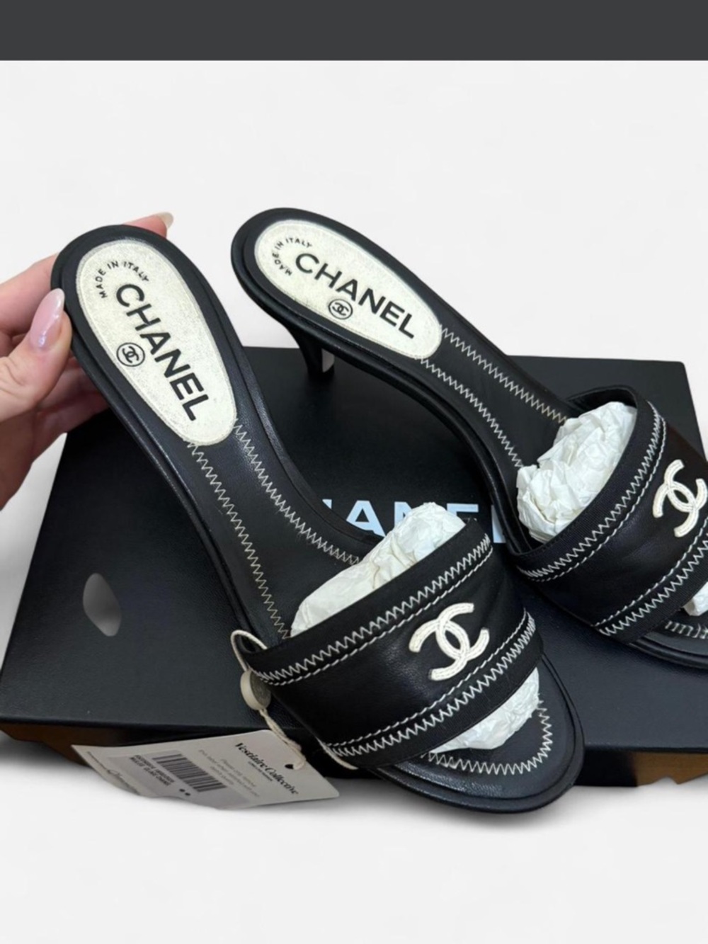 Authentic CHANEL Black Leather kitten heelss with White CC Logo - Picture 3 of 8